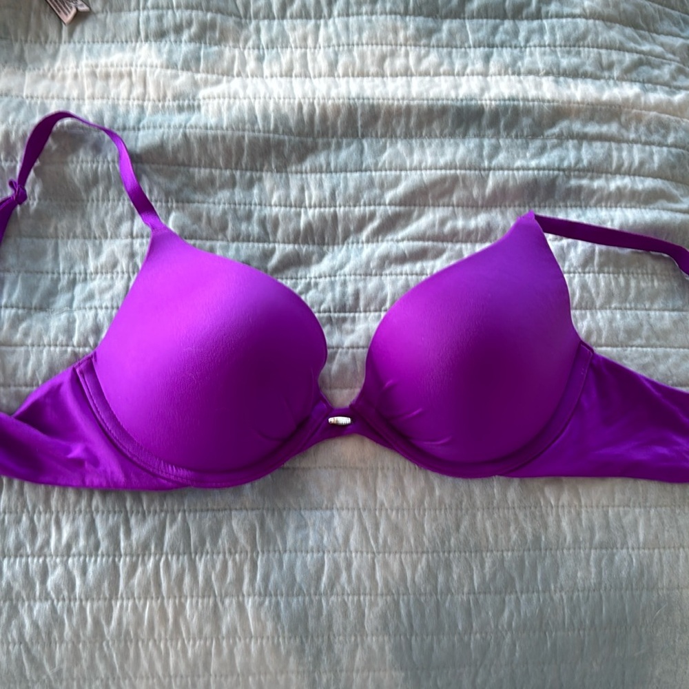 34C Victoria’s Secret push-up bra